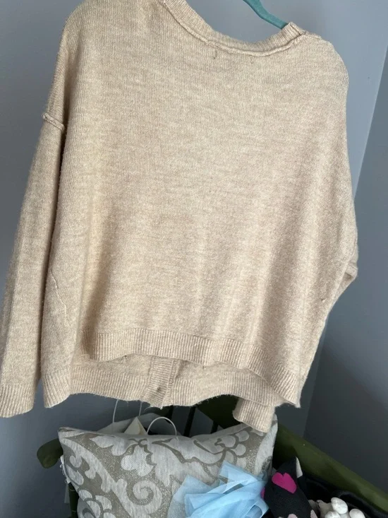 Forever 21 Beige V-Neck Button Pocket Cardigan Size Large GUC - Picture 3 of 5